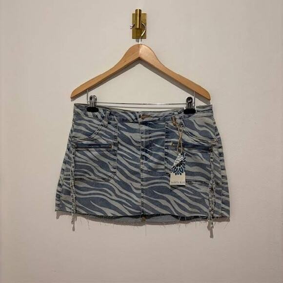 Dakota Blue Y2K Denim Zebra Frayed VINTAGE Side Ruched Mini SkirWomen's Size L - Picture 2 of 14